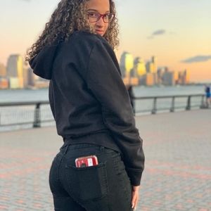 Meet your Posher, Perla